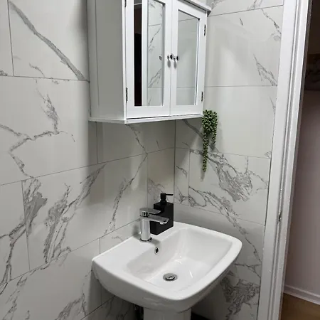 The Monochromatic Nest Apartamento Manchester