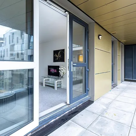 2 Bedroom - Balcony - Riverside - Salford شقة