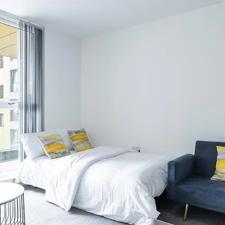 2 Bedroom - Balcony - Riverside - Salford Manchester