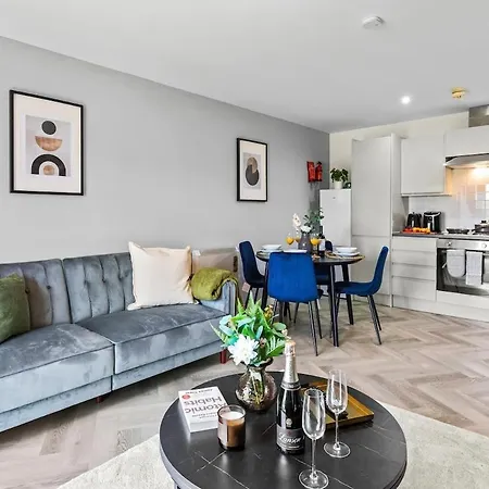 Stylish 2br - Near Mediacity - Free Parking & Business Ready Appartamento Manchester