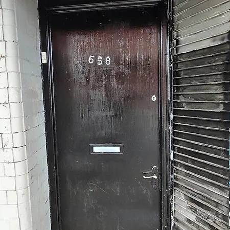 Cozy Entire 1st-floor With Free Parking Ideal For Etihad, Co-op Live & Centre アパート