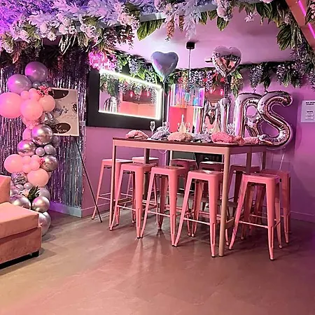 Manchester's Only Private Party For 12 With Makeup 3*