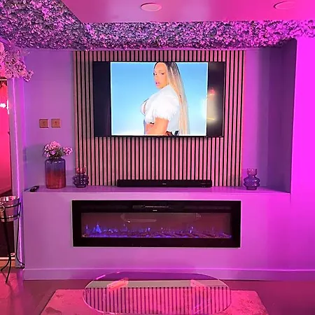 Manchester's Only Private Party For 12 With Makeup Ξενοδοχείο με διαμερίσματα Μάντσεστερ