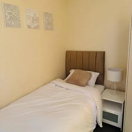 بيت ضيافة Designed For Your Comfort In Salford *