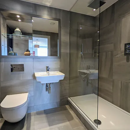 Charles Hope Centre Apartment