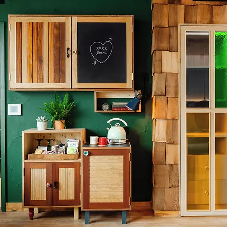 Treehouse 4*