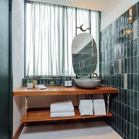 Treehouse Ξενοδοχείο 4*