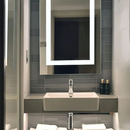 Hotel Clayton Centre 4*
