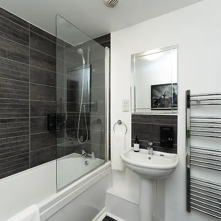 High Street Town House 4*