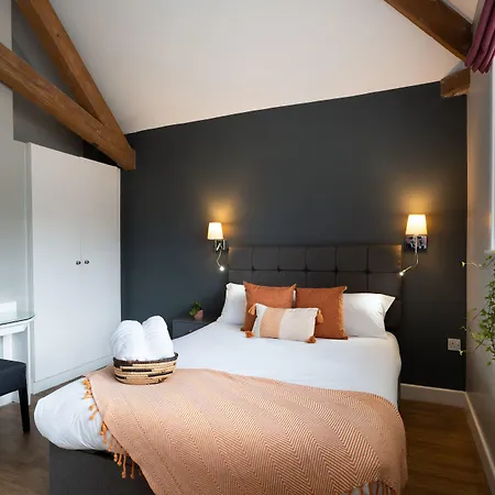 High Street Town House Aparthotel