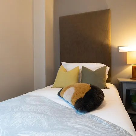 High Street Town House Aparthotel