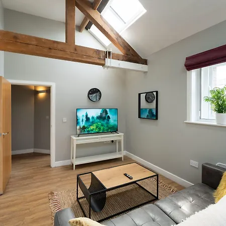 High Street Town House Aparthotel 4*