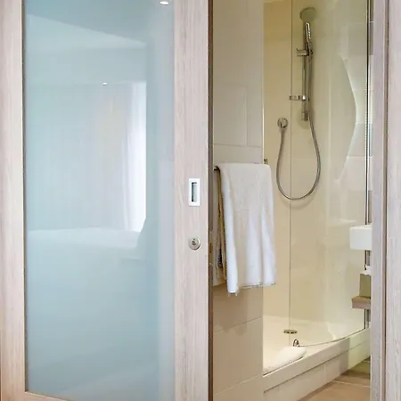 מלון Aloft By Marriott Centre 4*