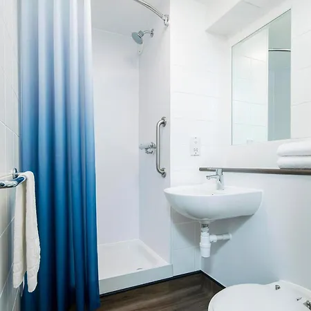 מלון Travelodge Ancoats 3*
