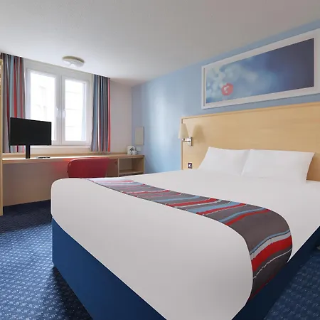 Отель Travelodge Sportcity 3*