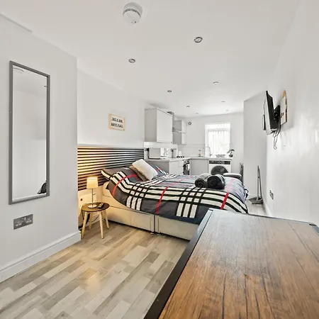 10min To - Free Parking - Private - Contractor Friendly *