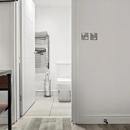 10min To - Free Parking - Private - Contractor Friendly