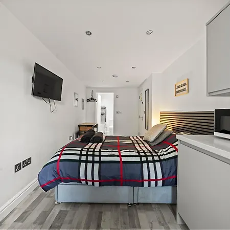 Appartement 10min To - Free Parking - Private - Contractor Friendly *