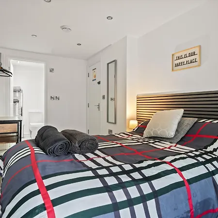 10min To - Free Parking - Private - Contractor Friendly Appartement *