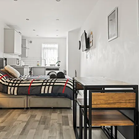 Appartement 10min To - Free Parking - Private - Contractor Friendly *