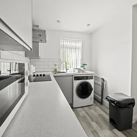 10min To - Free Parking - Private - Contractor Friendly Manchester