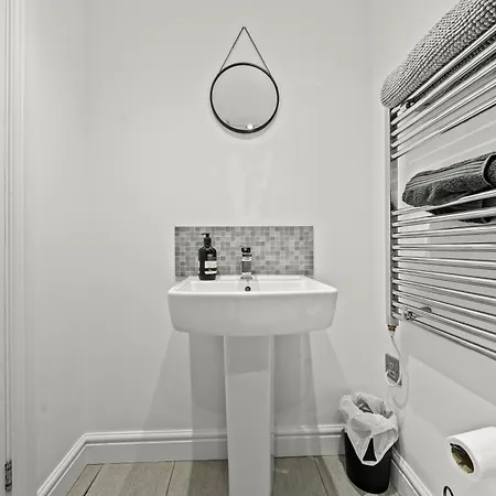 10min To - Free Parking - Private - Contractor Friendly * Manchester