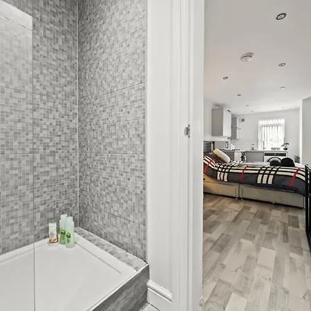 Appartement 10min To - Free Parking - Private - Contractor Friendly *