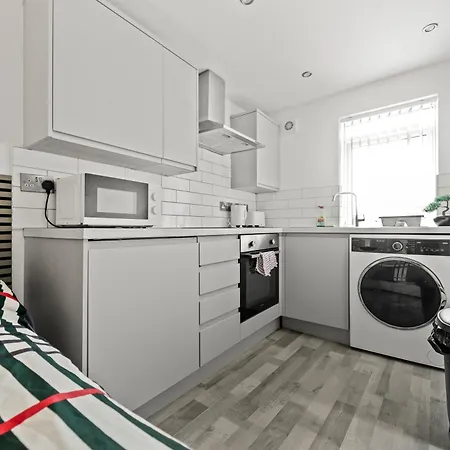 10min To - Free Parking - Private - Contractor Friendly *