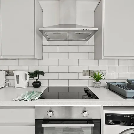 Appartement 10min To - Free Parking - Private - Contractor Friendly