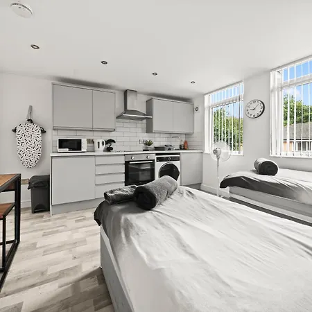 10min To - Free Parking - Private - Contractor Friendly *