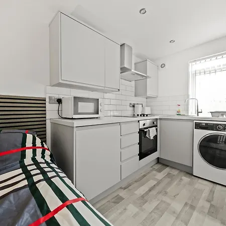 10min To - Free Parking - Private - Contractor Friendly Manchester