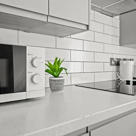 10min To - Free Parking - Private - Contractor Friendly Manchester