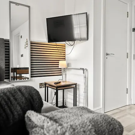 10min To - Free Parking - Private - Contractor Friendly *