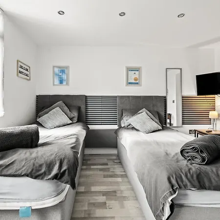 10min To - Free Parking - Private - Contractor Friendly Manchester