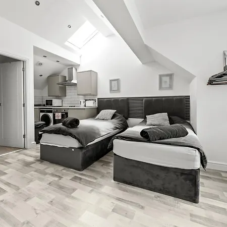 Appartement 10min To - Free Parking - Private - Contractor Friendly *