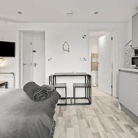Appartement 10min To - Free Parking - Private - Contractor Friendly