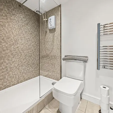 10min To - Free Parking - Private - Contractor Friendly Appartement *
