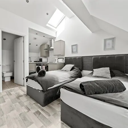 10min To - Free Parking - Private - Contractor Friendly Appartement Manchester