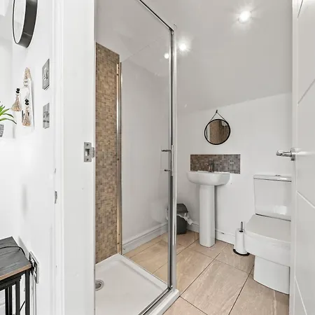 Appartement 10min To - Free Parking - Private - Contractor Friendly