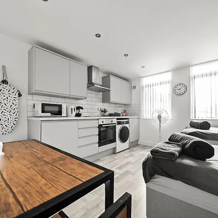 Appartement 10min To - Free Parking - Private - Contractor Friendly *