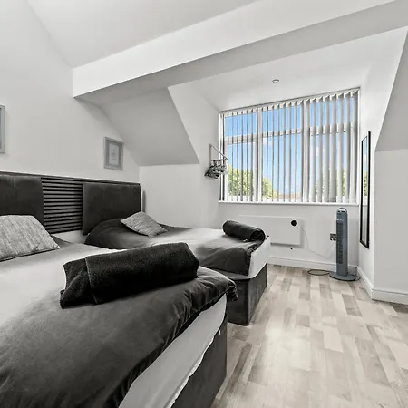 10min To - Free Parking - Private - Contractor Friendly Manchester