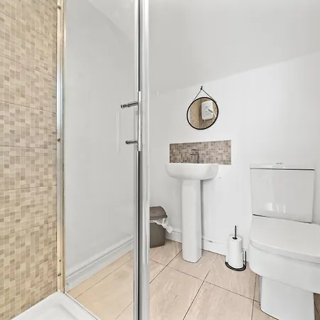 Appartement 10min To - Free Parking - Private - Contractor Friendly