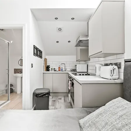10min To - Free Parking - Private - Contractor Friendly Manchester