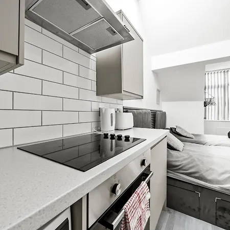 10min To - Free Parking - Private - Contractor Friendly Appartement