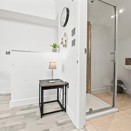 Appartement 10min To - Free Parking - Private - Contractor Friendly *
