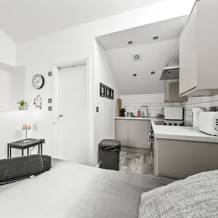 10min To - Free Parking - Private - Contractor Friendly Appartement