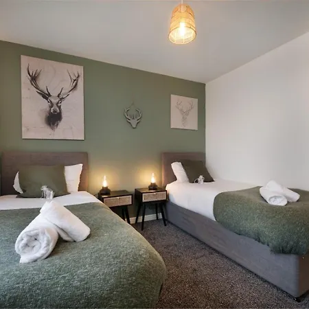 Cosy 4-bed House L Garden L Free Parking L Wifi L Specious L Hosted By The Cosy Corner Nationwide Manchester