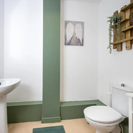 公寓 Cosy 4-bed House L Garden L Free Parking L Wifi L Specious L Hosted By The Cosy Corner Nationwide *