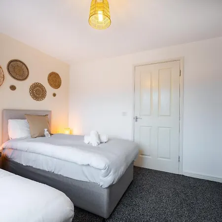 Cosy 4-bed House L Garden L Free Parking L Wifi L Specious L Hosted By The Cosy Corner Nationwide * Manchester