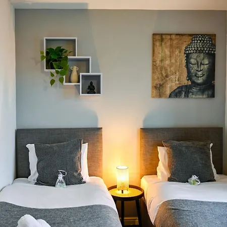 Cosy 4-bed House L Garden L Free Parking L Wifi L Specious L Hosted By The Cosy Corner Nationwide Apartamento